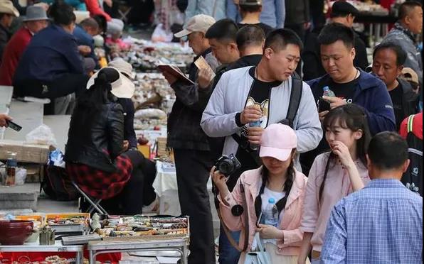 “地?cái)偨?jīng)濟(jì)”狂歡過(guò)后，智能化環(huán)衛(wèi)管理要加速了！